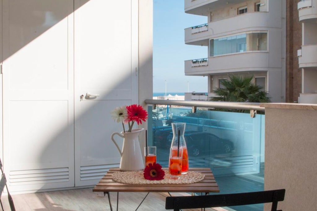 Appartamento Nilu in città dettaglio balcone vista mare - Cash One