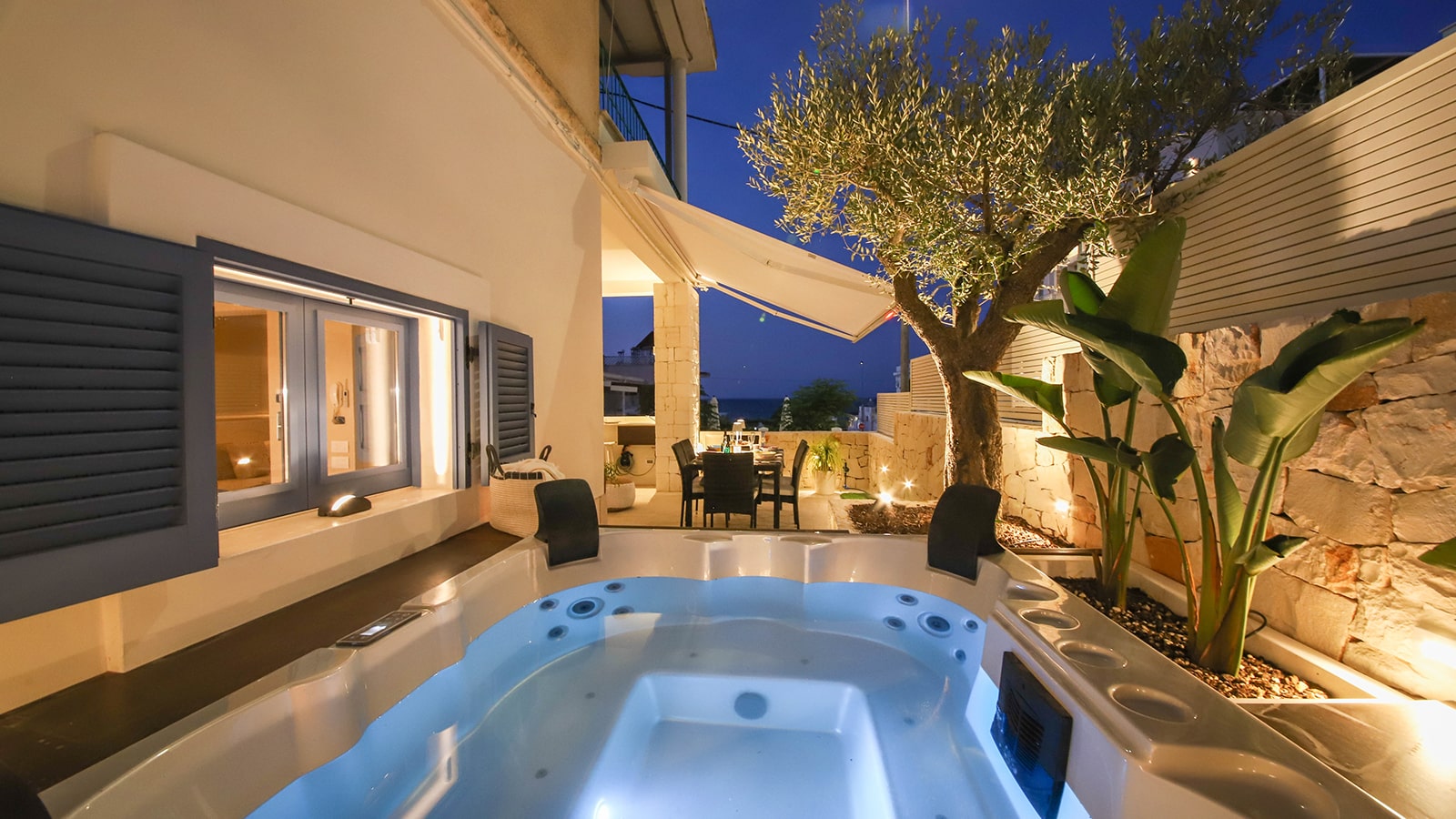 Villa Donna Lucia esterno con jacuzzi - Cash One