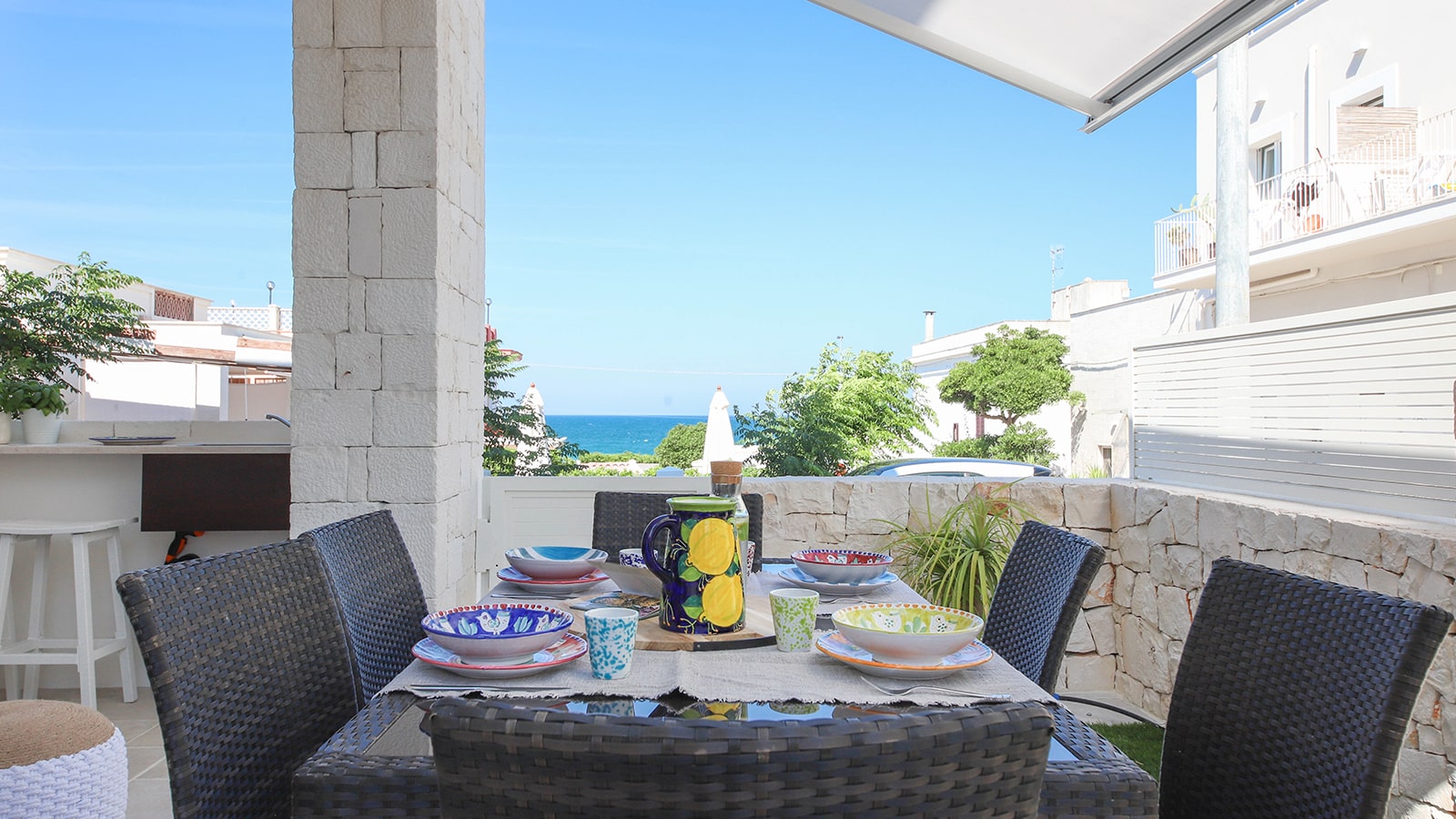 Villa Donna Lucia dettaglio tavolo esterno terrazzo - Cash One